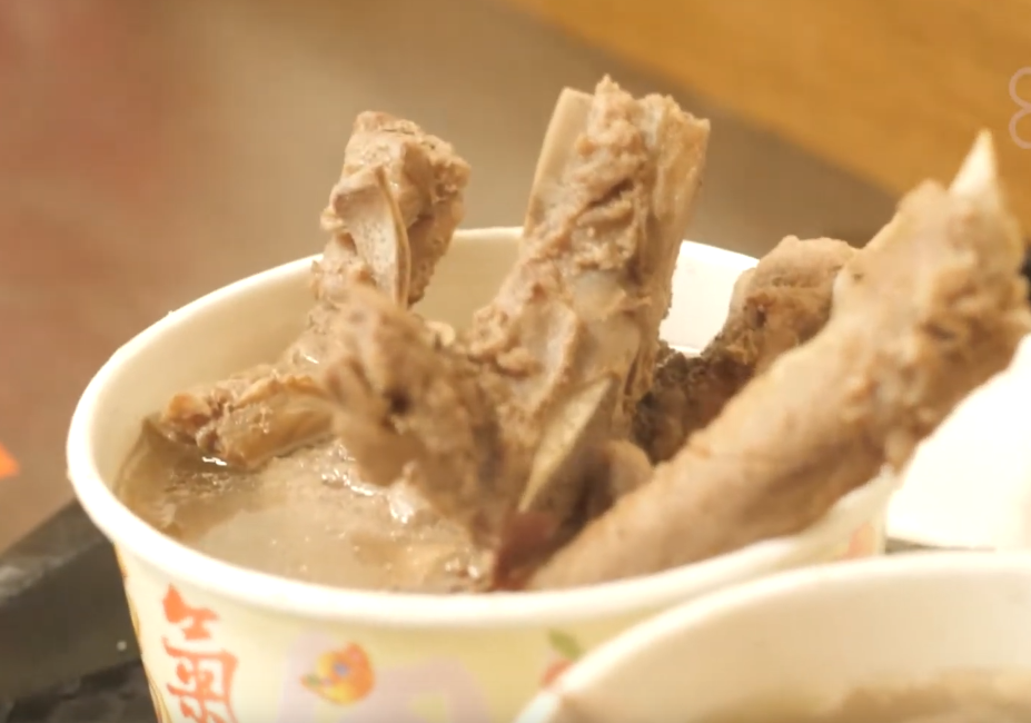 gastronomie taiwan Herbal pork bone soup (药炖排骨)