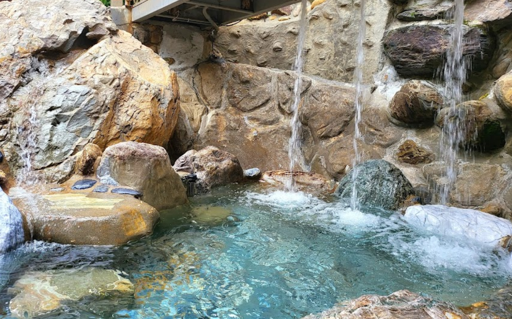 You are currently viewing Discover Taiwan’s Hot Springs: Immerse yourself in the island’s natural luxury