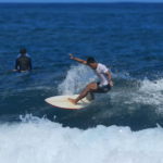 Apprendre le surf sur les belles plages de Taiwan 